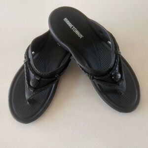 Minnetonka Women's Black molded Sandals size 7
